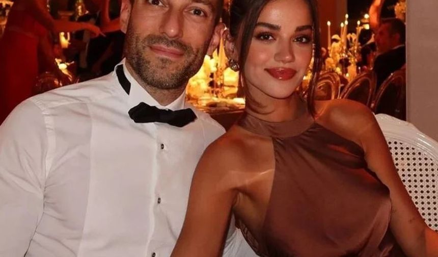 Yağcıoğlu, "Allan ile 2 yıldır süren harika ilişkimizi noktalamaya karar verdik. 2 ayrı evladımız varken iş, güç ve hayatımızı sürekli dengede devam ettirmek için çabalamak bizi artık çok yordu. Güzel başlayan ilişkimiz yine çok güzel sonlandı. Altında hiçbir şey aramanızı istemediğim için sebebini de size anlatmak istedim" ifadelerini kullanmıştı.

