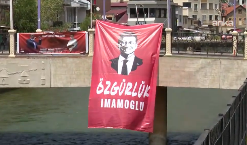 CHP Çoruh Nehri'nin geçtiği köprüye 'İmamoğlu' pankartı astı