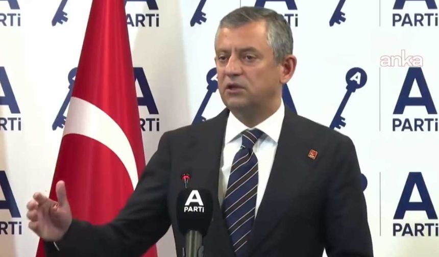Özgür Özel'den İzmir greviyle ilgili açıklama: İşçinin de belediyenin de hakkı var
