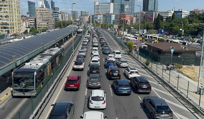 İstanbul'da bayramın ikinci gününde trafik yoğunluğu