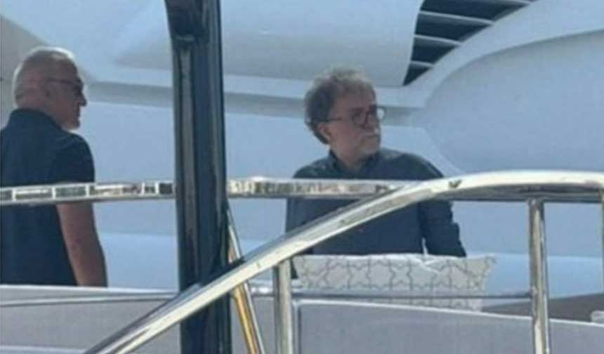 Adı sürekli skandallarla anılan Kültür ve Turizm Bakanı Mehmet Nuri Ersoy, bu kez de Atina yakınlarındaki Zea Marinası’ndaki lüks yatında, Hürriyet Gazetesi Genel Yayın Yönetmeni Ahmet Hakan ile buluşması eleştirilere neden oldu.

İki isme de sosyal medyada büyük tepki geldi
İşte o tepkilerden bazıları: