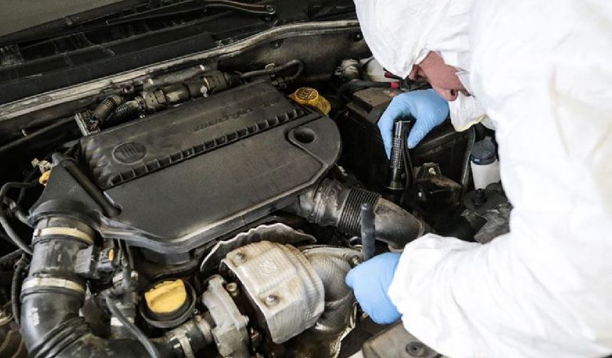 Ekonomim’de yer alan habere göre; günümüzde otomobil tercihleri sadece estetik ya da hızla sınırlı kalmıyor; tüketiciler artık hem motor dayanıklılığı hem de sürüş konforunu bir arada arıyor.

Artan ve bakım maliyetleri birlikte uzun ömürlü, sağlam motorlara sahip araçlar ekonomik açıdan çok daha cazip hale geliyor.

Bu doğrultuda, uzun yıllar boyunca sorunsuz çalışabilecek şekilde üretilmiş motorlara sahip araçlar, hem kullanıcı güvenliği hem de bütçe yönetimi açısından büyük avantaj sağlıyor.

Güçlü motor yapısı sayesinde yüksek kilometrelere ulaşabilen bu araçlar, aynı zamanda ikinci el piyasasında da değer kaybı yaşamadan el değiştirebiliyor.

Arabaogrenjr da instagram hesabından yayımladığı bir gönderide güncel motor dayanıklılığı yüksek olan 5 otomobili sıraladı.

Peki, listenin zirvesinde hangi otomobil yer aldı? İşte, dünyanın en dayanıklı motoruna sahip 5 otomobili …