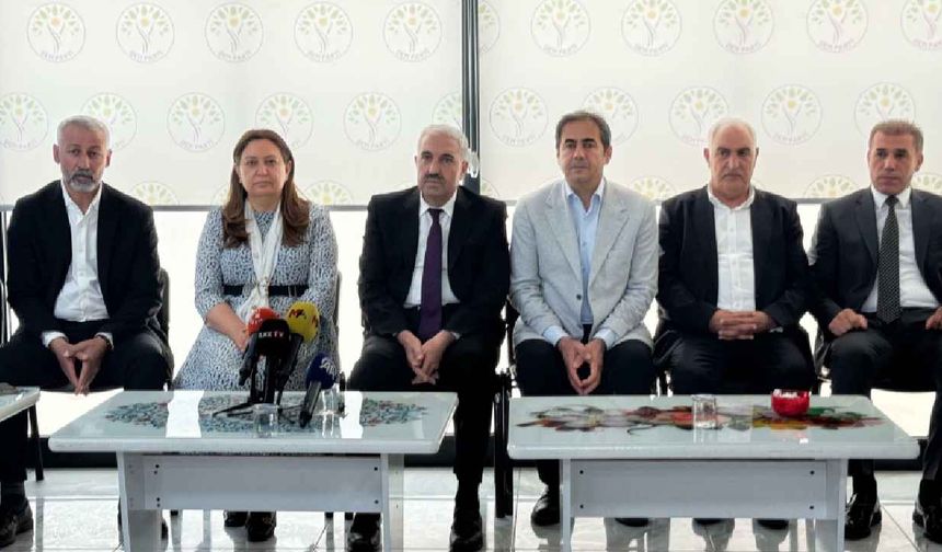 DEM Parti'yi ziyaret eden AKP'li Başkan: Öcalan’a hakkını teslim etmek lazım