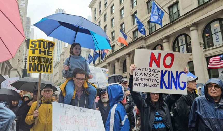 Trump'a doğum gününde protesto sürprizi! Milyonlarca kişi sokağa çıktı