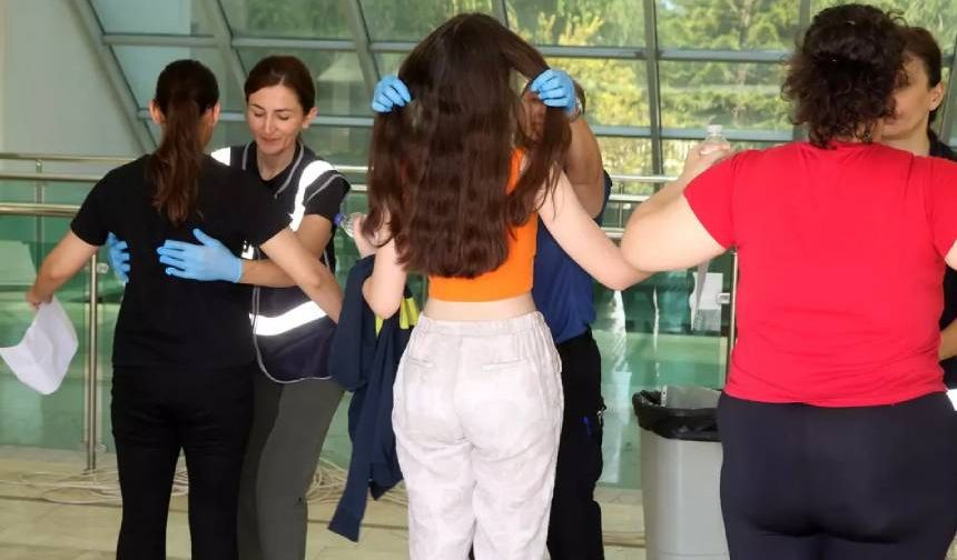 Bunun üzerine ilçede bulunan bir fotoğrafçıya gidilerek vesikalık fotoğraf çektirildi. Ardından tekrar İlçe Nüfus Müdürlüğü'ne götürülüp geçici kimlik belgesi alınan öğrenci, sınava gireceği okula zamanında yetiştirildi.
