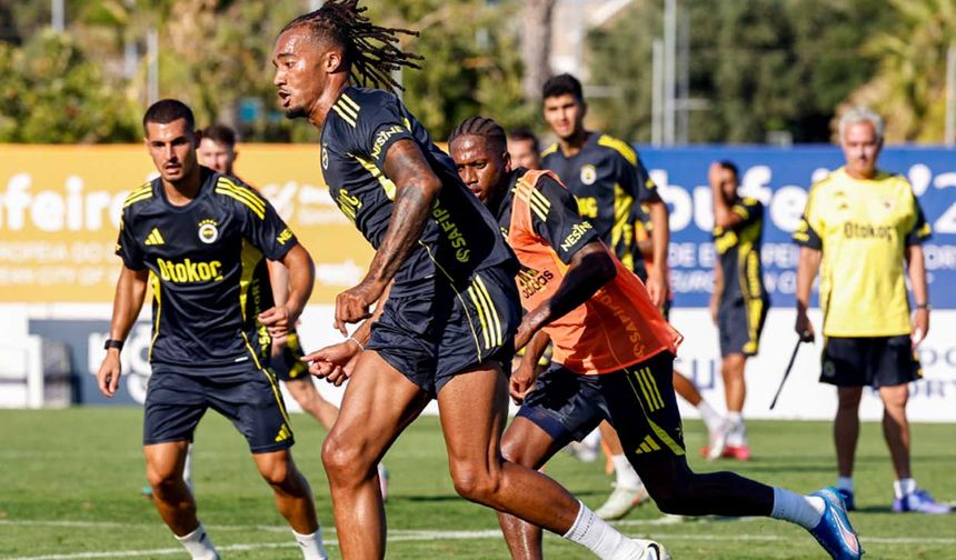 Fenerbahçe, yeni sezon hazırlıklarına Portekiz kampında devam ediyor.
