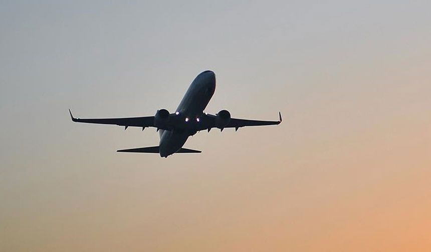 Havada panik! İstanbul'dan kalkan uçak acil iniş yaptı