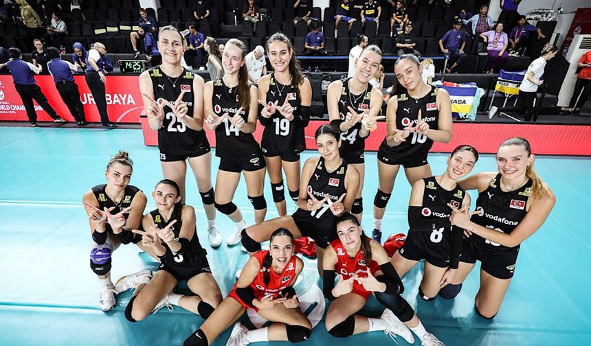 Genç voleybolcular çeyrek finalde!