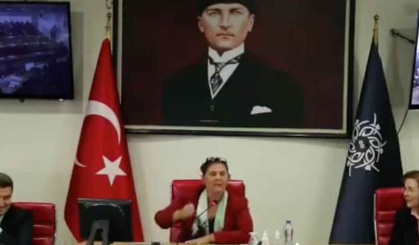 Özlem Çerçioğlu AKP'ye geçen belediye başkanına bakın nasıl tepki göstermişti