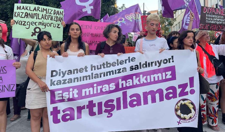 Kadınlar Diyanet'in hutbesine tepkili: Tesadüf olmadığını biliyoruz