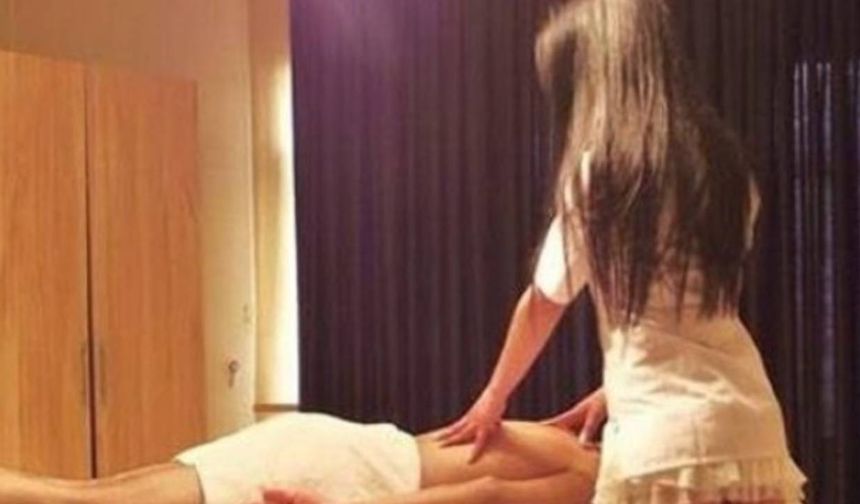 Masaj salonunda yakalandılar