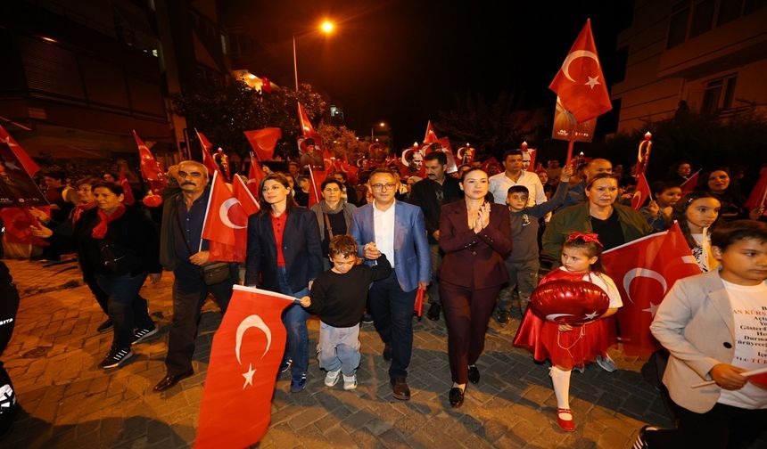 Efes Selçuk’ta 29 Ekim gururu: Cumhuriyet coşkusu meydanlara taştı