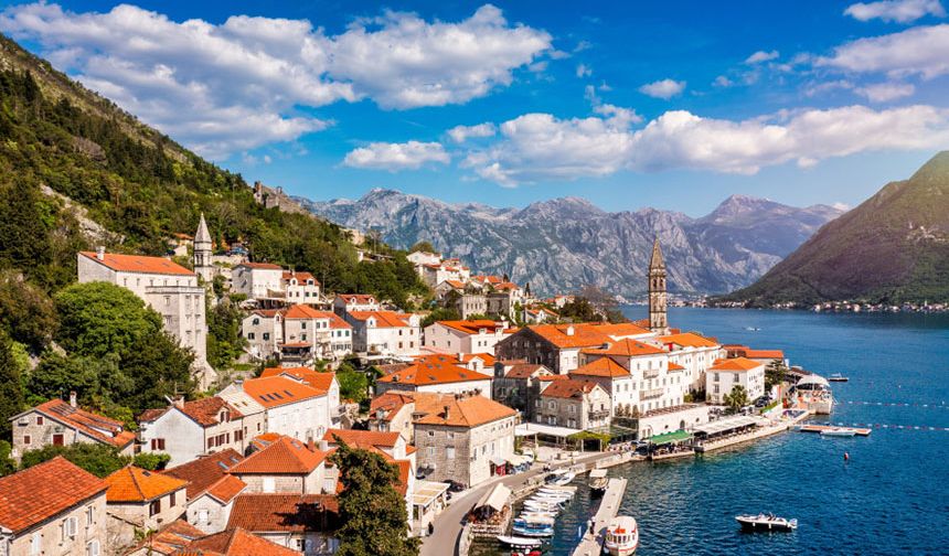 Karadağ'a vizesiz seyahat yeniden başladı