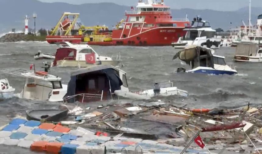 Fırtına Tuzla'yı feci vurdu
