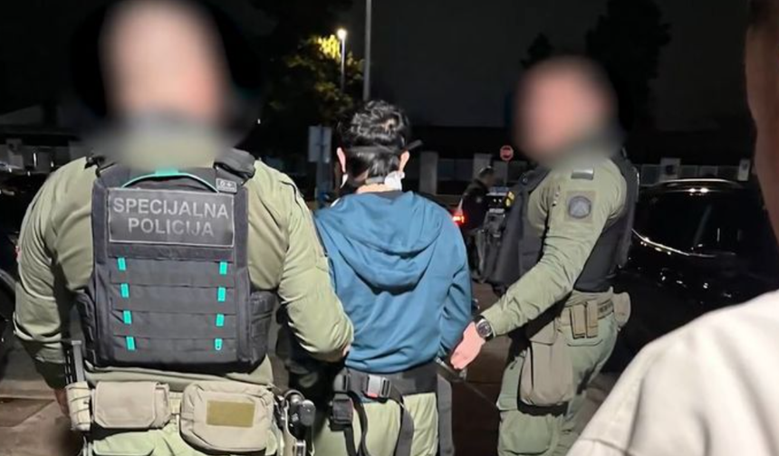 Kırmızı bültenle aranan 13 suçlu Türkiye'ye getirildi