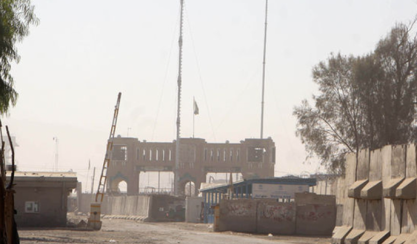 Pakistan: Afganistan'a açık savaş ilan ettik