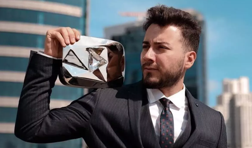 Enes Batur gözaltına alındı