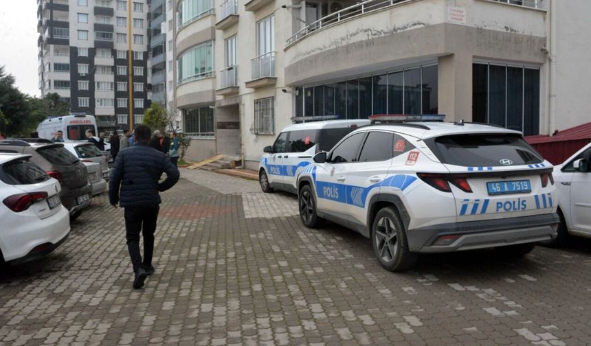 Tartıştığı babasını boğazını keserek öldürdü