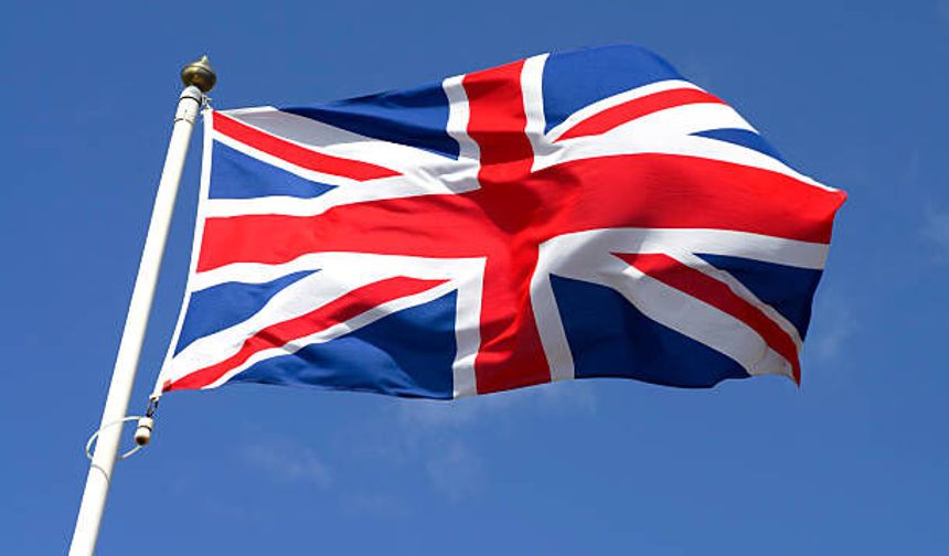 İngiltere: Hürmüz Boğazı'nda bir konteyner gemisi hasar gördü