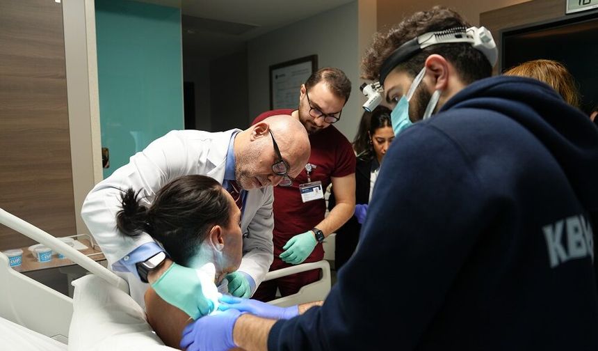 Kazakistanlı Abdrakhmanov'un boynundaki tümör Türkiye'de çıkarıldı