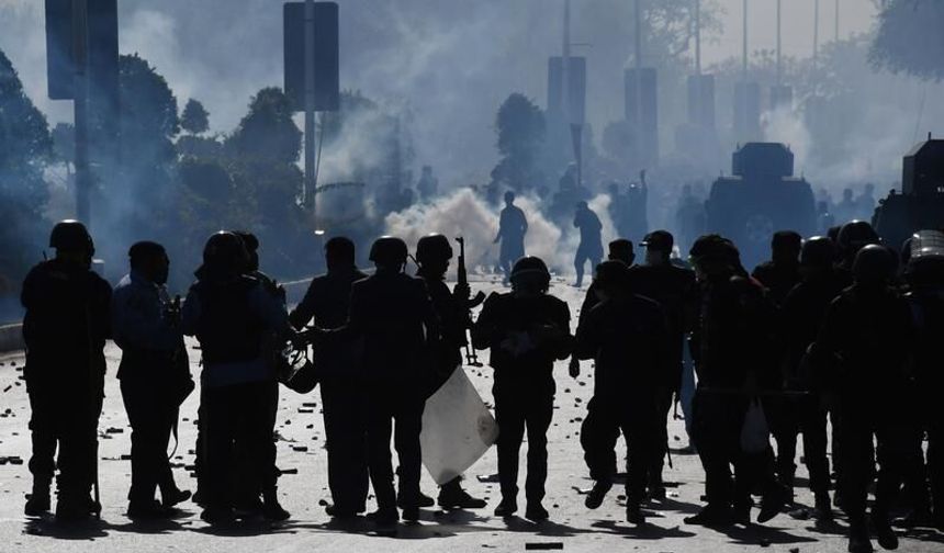 Pakistan'da sokağa çıkma yasağı ilan edildi