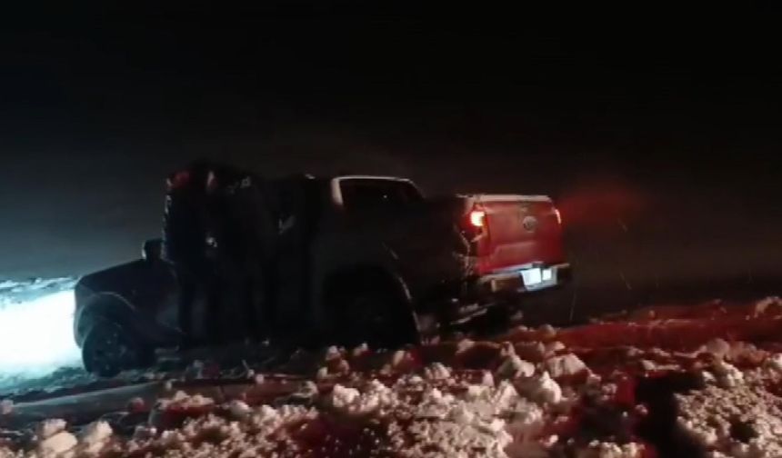 Tipide şarampole kayan araçtaki 4 kişi kurtarıldı