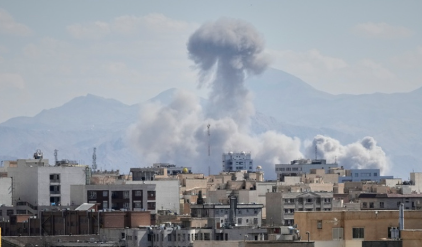 Axios: ABD ile İsrail, İran'a yönelik saldırıları bir hafta ertelemiş