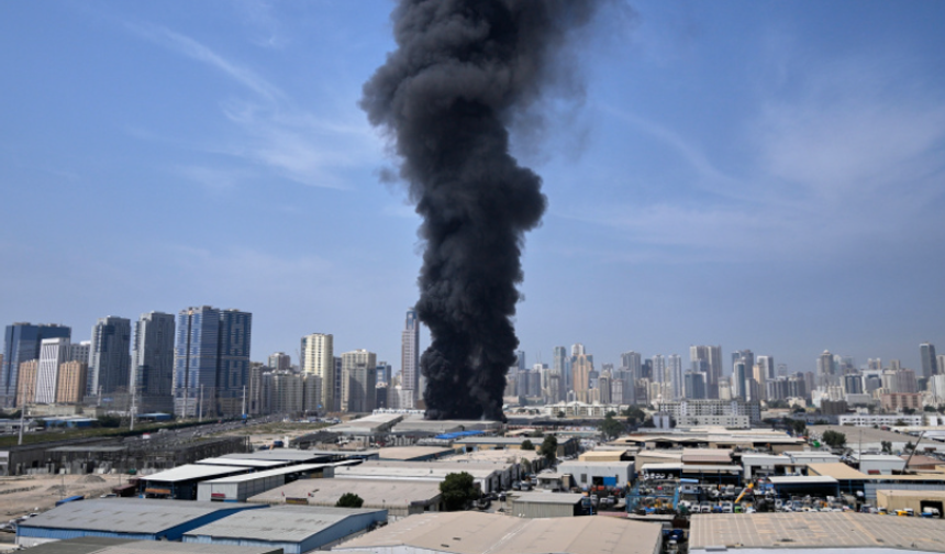 İran, Körfez ülkelerindeki hedeflere saldırıları sürdürüyor