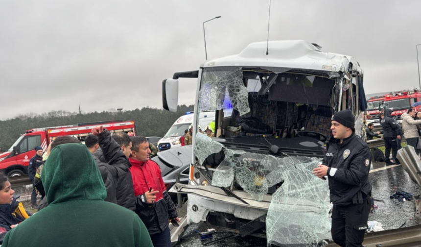 Başakşehir'deki zincirleme kazada mucize! Polis yaşama döndü