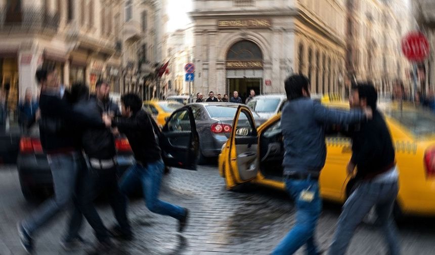 Trafikte kavga eden 4 kişiye dev ceza