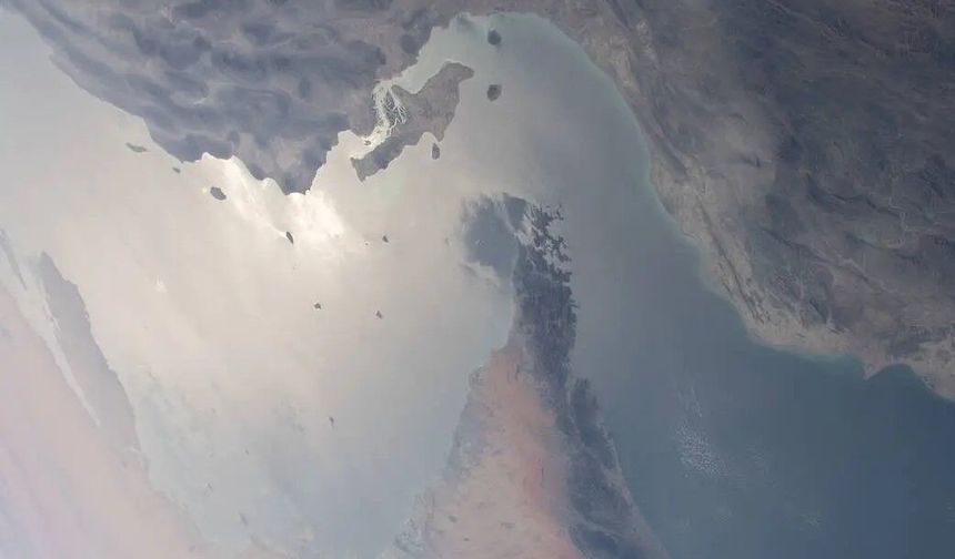 İran, Hürmüz Boğazı'nı yeniden kapattı