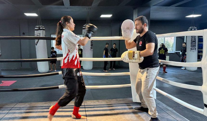 Milli muay thai sporcusu liseli Beyza'nın hedefi Avrupa ve dünya şampiyonluğu