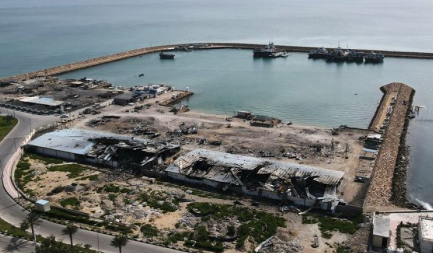 İran'ın, Hürmüz Boğazı'nı açması karşılığında ABD'ye nükleer görüşmeleri ertelemeyi önerdiği iddia edildi