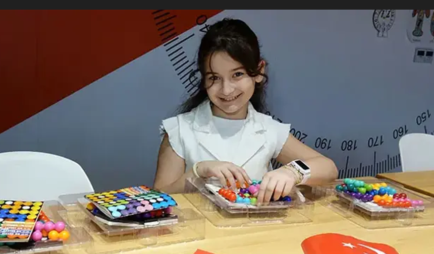 Matematik şampiyonu Lina, yeni zaferini okul saldırısında ölen öğrencilere armağan etti