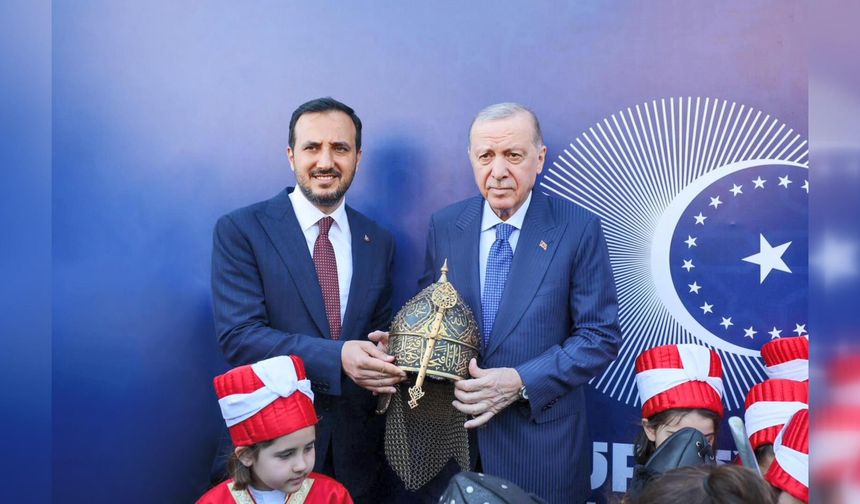 Cumhurbaşkanı Erdoğan'a özel hazırlanan miğfer hediye edildi