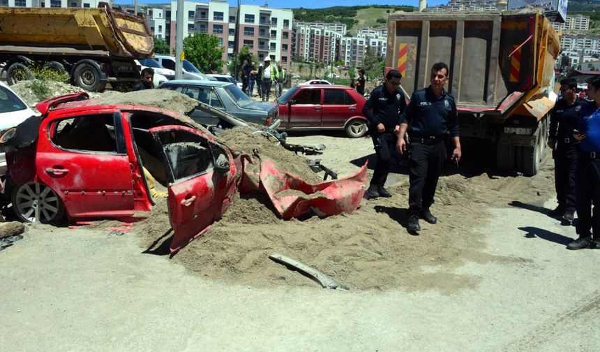 Freni boşalan kamyon, 7 araca çarptı: 2'si ağır 6 yaralı