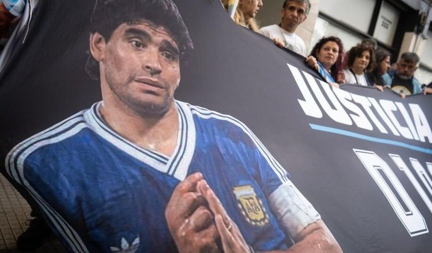 Maradona'nın ölümüne ilişkin yürütülen davada iki doktor hakim karşısına çıktı