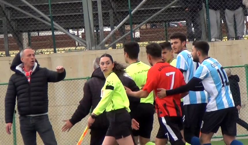 Sahaya girip orta hakeme yumruk atan futbolcu serbest kaldı, kulübüyle ilişiği kesildi