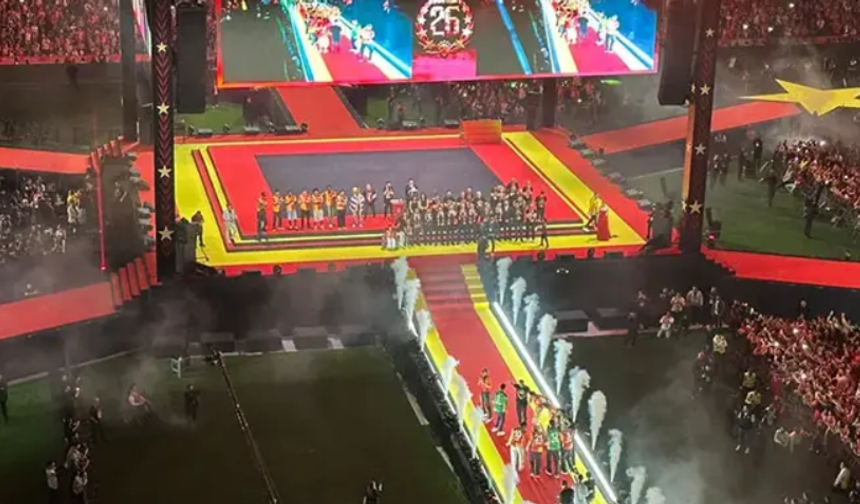 Şampiyon Galatasaray kupasına kavuştu