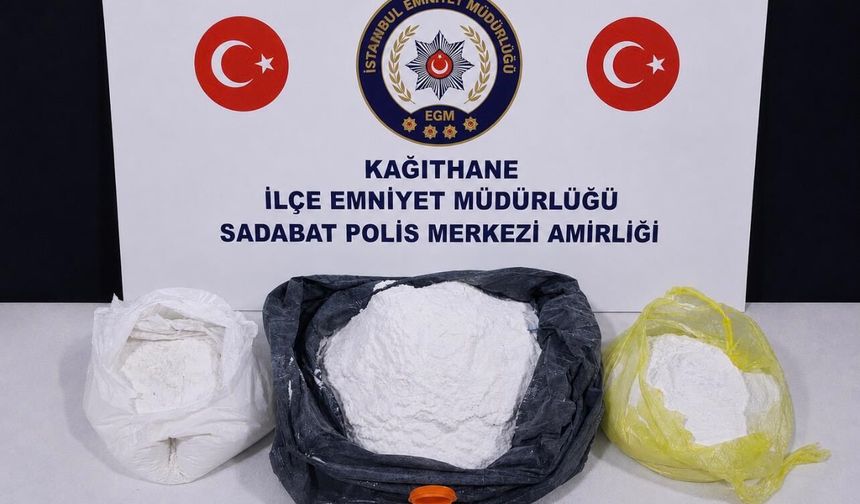 Kağıthane'de uyuşturucu deposuna çevrilen aile binasına baskın: 'Peçeteye sarıp yutuyoruz'