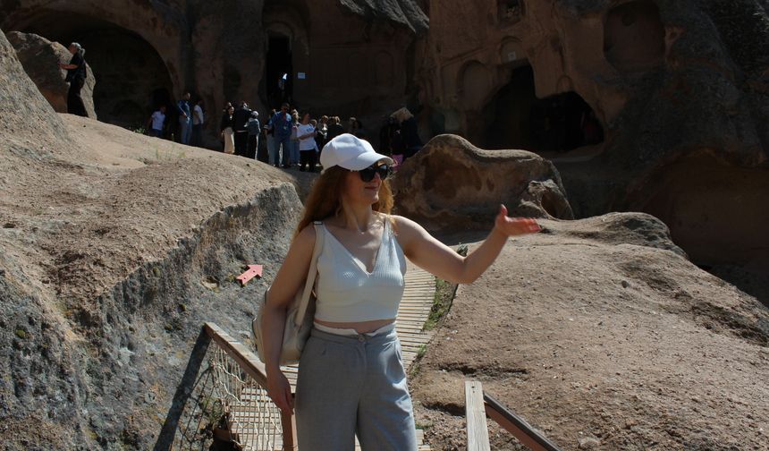 Kapadokya'nın en büyük katedralinde turist yoğunluğu