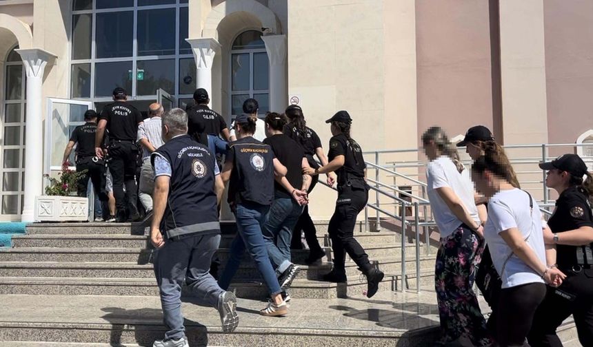 Muğla merkezli 4 ilde gözaltına alınan 18 göçmen kaçakçılığı şüphelisi adliyede