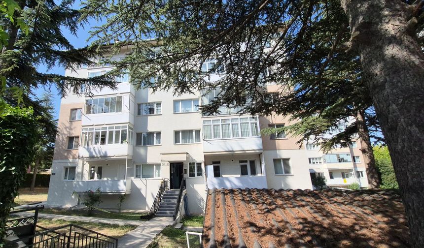 4'üncü kattaki dairenin penceresinden düşüp, öldü