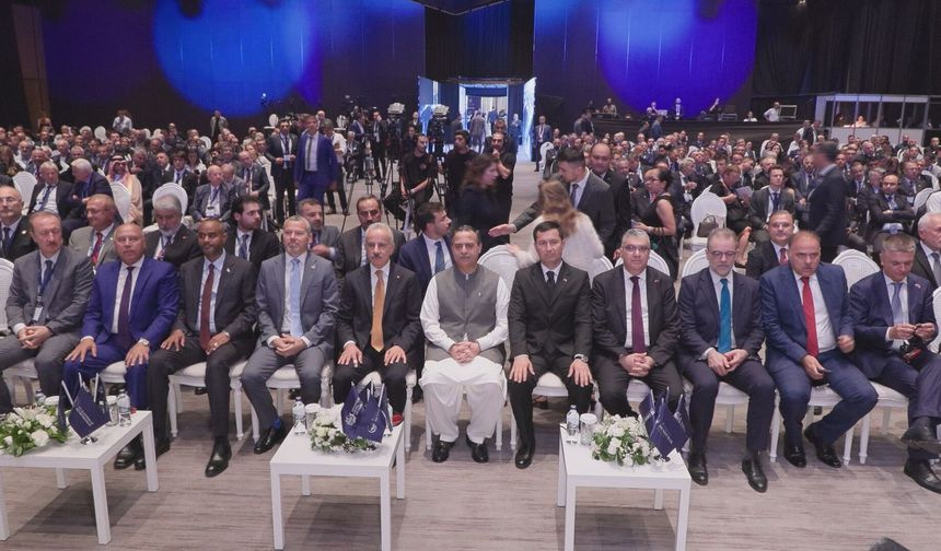 Bakan Uraloğlu: Bu coğrafi ve jeostratejik üstünlük, küresel ticarette 'Türkiyesiz koridor' düşünülemeyeceğini kanıtlamaktadır