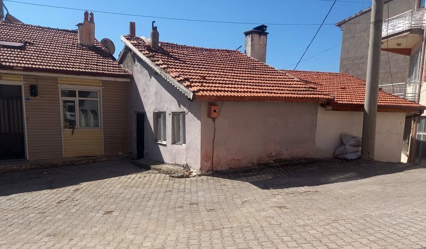 Gürültü nedeniyle tartıştıkları komşunun bıçakladığı anne öldü, kızı ağır yaralı