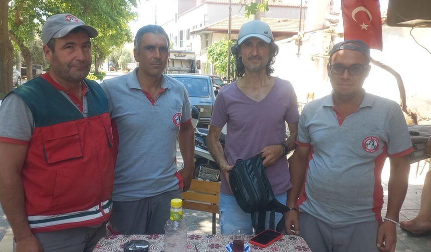 Muğla'da temizlik işçileri, buldukları içi para ve ziynet dolu çantayı sahibine ulaştırdı