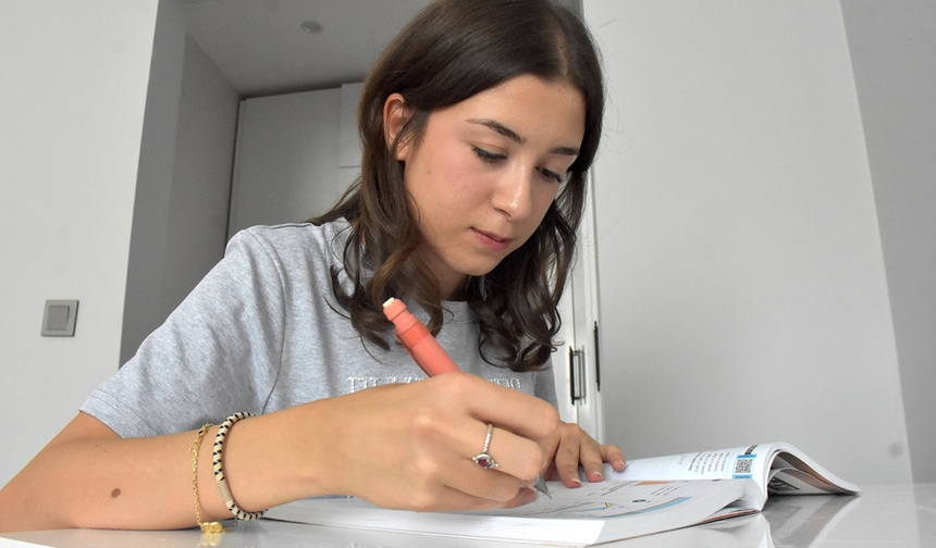YKS'de Türkiye derecesi yapan Vanlı Tuana, doktor olmak istiyor