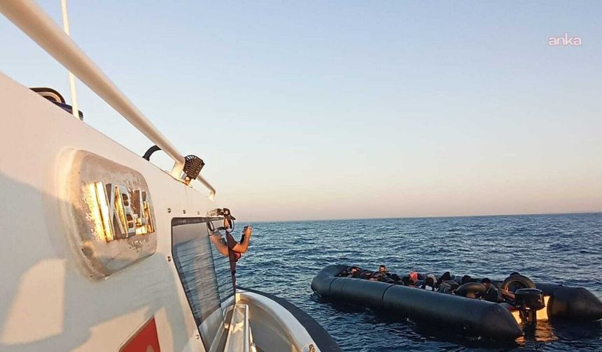 İzmir açıklarında 69 düzensiz göçmen yakalandı