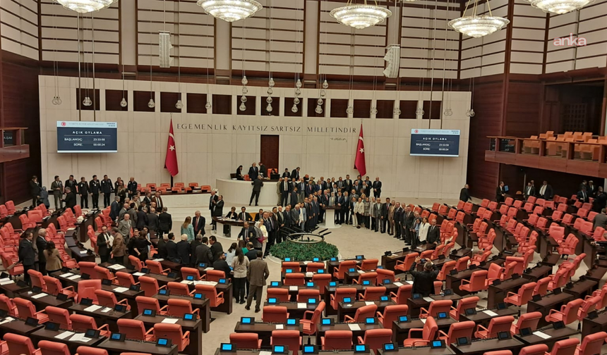 TBMM'de şehit aileleri ve gazilerin haklarına ilişkin kanun teklifi yasalaştı: "Şehitler, şehit aileleri ve gazilerimiz hepimizin başının tacıdır"