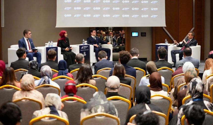 Bakan Tekin: Sınav sistemine ilişkin bir değişiklik yok, soru havuzu yeni müfredata göre olacak